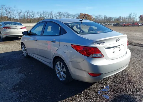 2013 Hyundai Accent Gls z USA, uszkodzony, nr VIN KMHCU4AE7DU311065